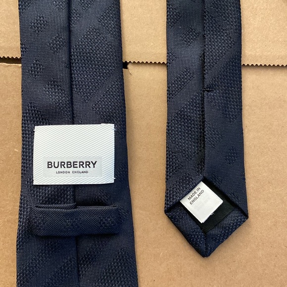 Burberry Men’s Tie. Blue. 2.75 inches wide. 58 inches long overall. Worn once. - Picture 9 of 9